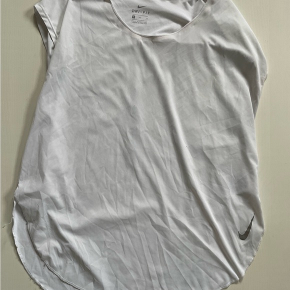 Nike workout shirt - Picture 2 of 3